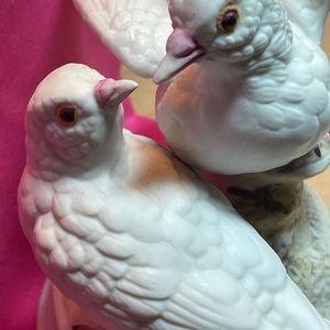 Gorham Porcelain Music Box with 2 White Doves